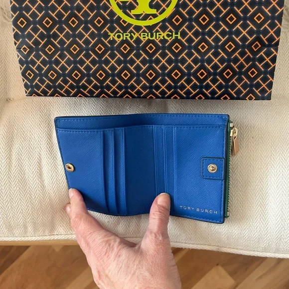 Tory Burch Wallet. - Picture 3 of 4